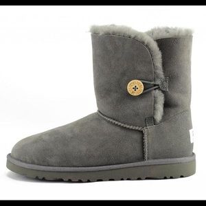 Gray short Ugg’s